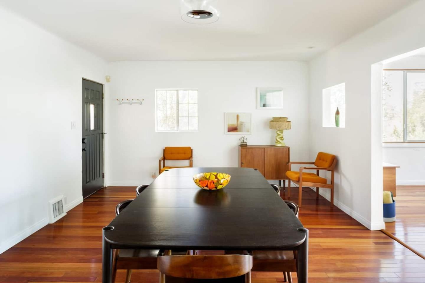 Vakantiehuis Silver Mid-century Nestled In The Treetops *