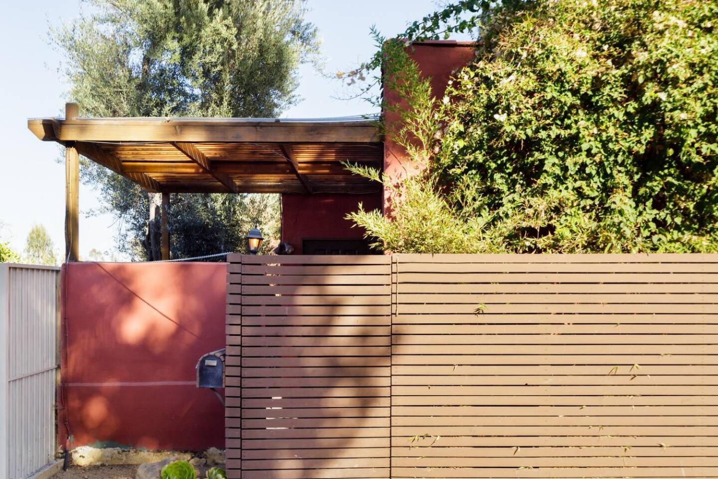 Silver Mid-century Nestled In The Treetops *